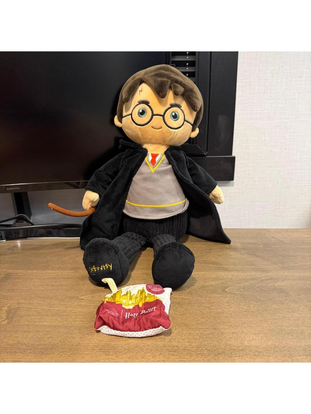 Harry Potter Scentsy buddy with Harry Potter scent pak